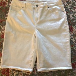 Chico’s So Slimming Girlfriend Slim Leg Short